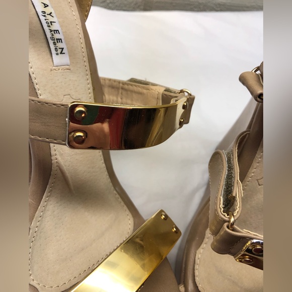 KAYLEEN By Los Angeles Women's size 10 taupe/beige with gold plates 5” Wedges - Picture 10 of 16